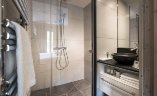 salle de bain d'un appartement type résidence pied des pistes grand-bornand chinaillon location ski montagne