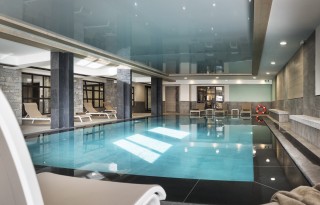 piscine intérieure chauffée résidence pied des pistes grand-bornand chinaillon location ski montagne