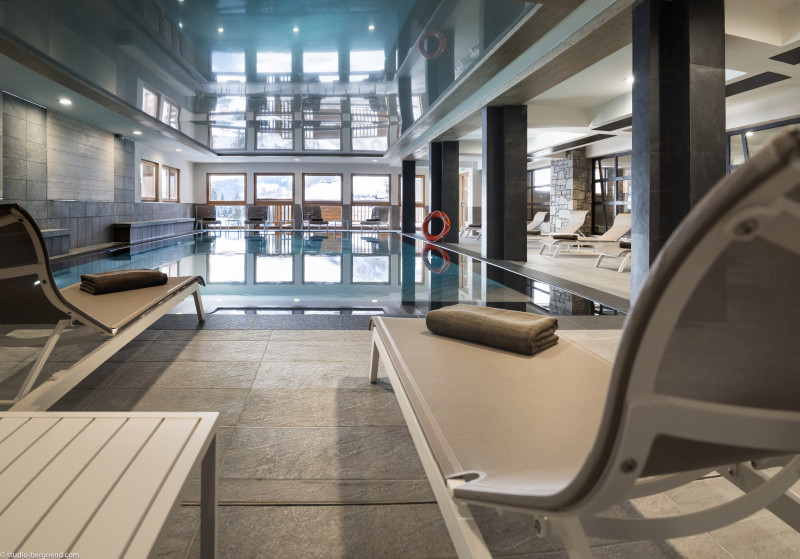 Piscine intérieure chauffée