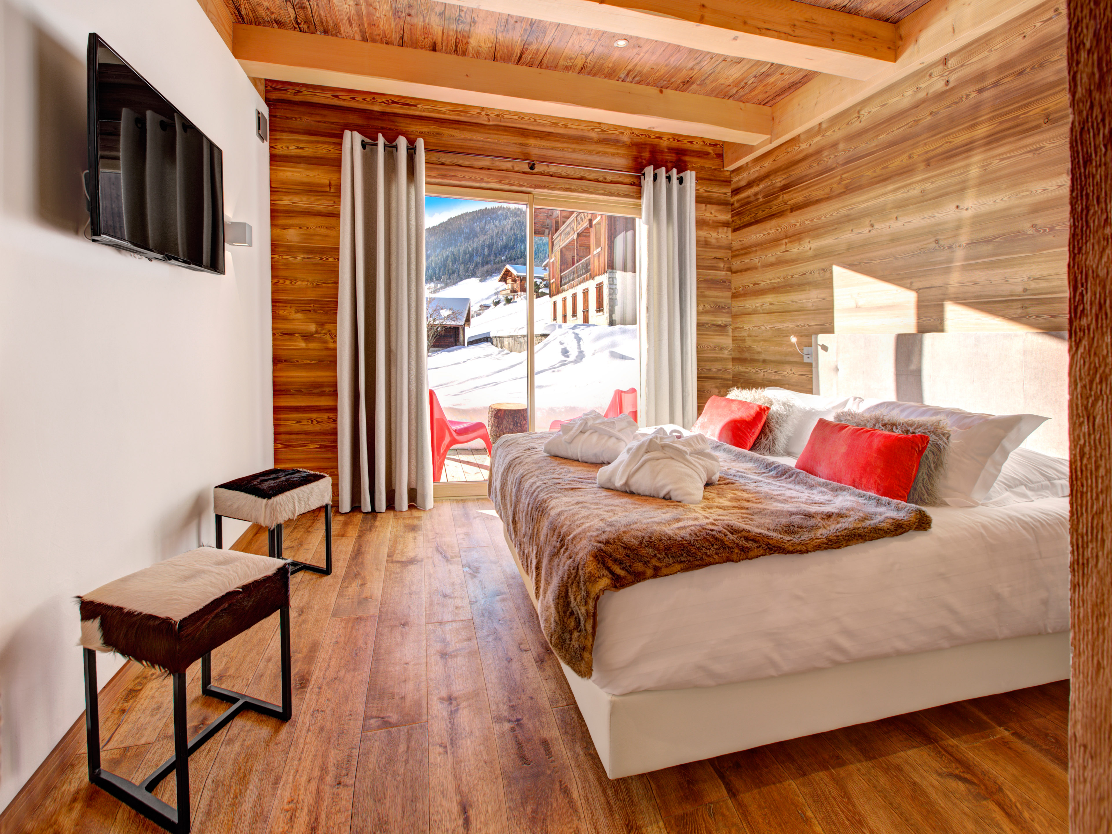 Chambre avec lit double/Bedroom with a double bed-Chalet Altaï-Le Grand-Bornand