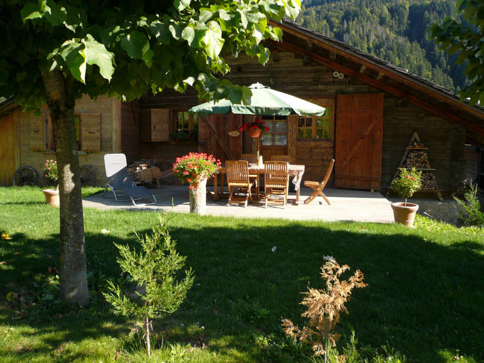 Terrasse et jardin été/Patio and garden summer-Au Bon Vieux Temps n°1-Le Grand-Bornand