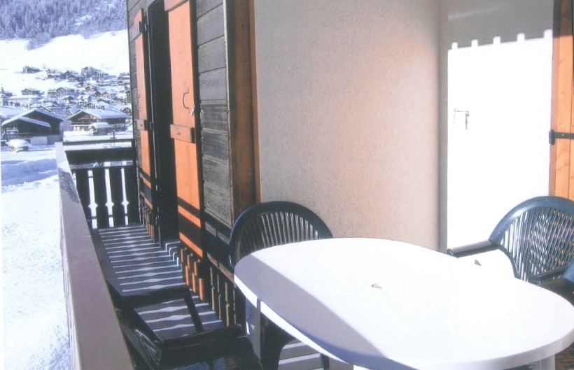 Balcon avec salon de jardin/Balcony with garden furniture-Charvin n°3-Le Grand-Bornand