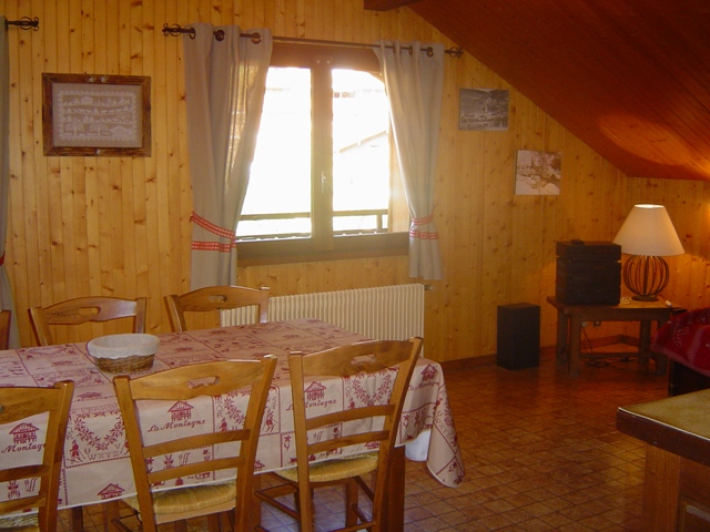 Salle à manger/Dining room-Vieux noyer (Noisetier)-Le Grand-Bornand