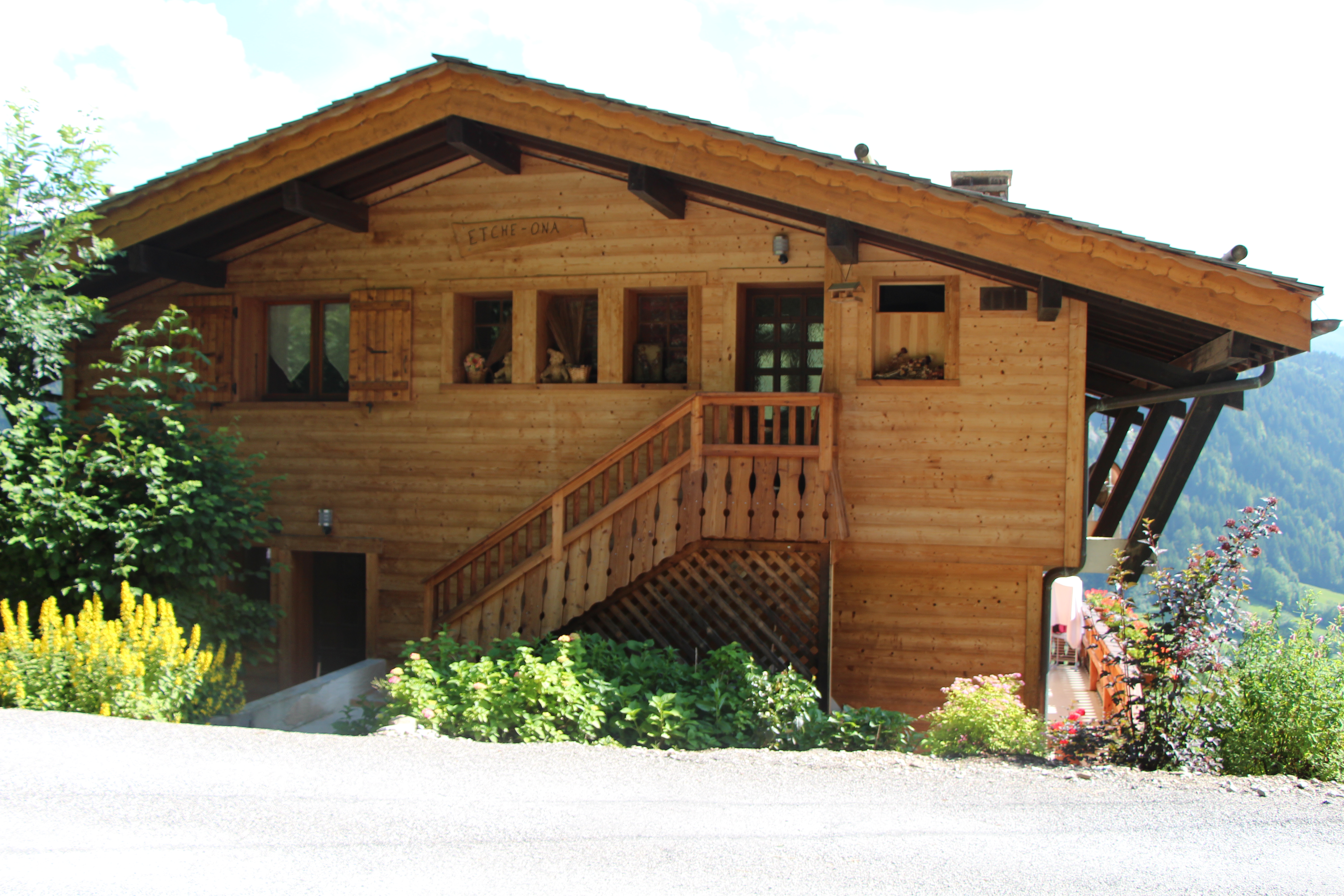 Extérieur chalet été/Outside summer chalet-Etche Ona n°1-Le Grand-Bornand