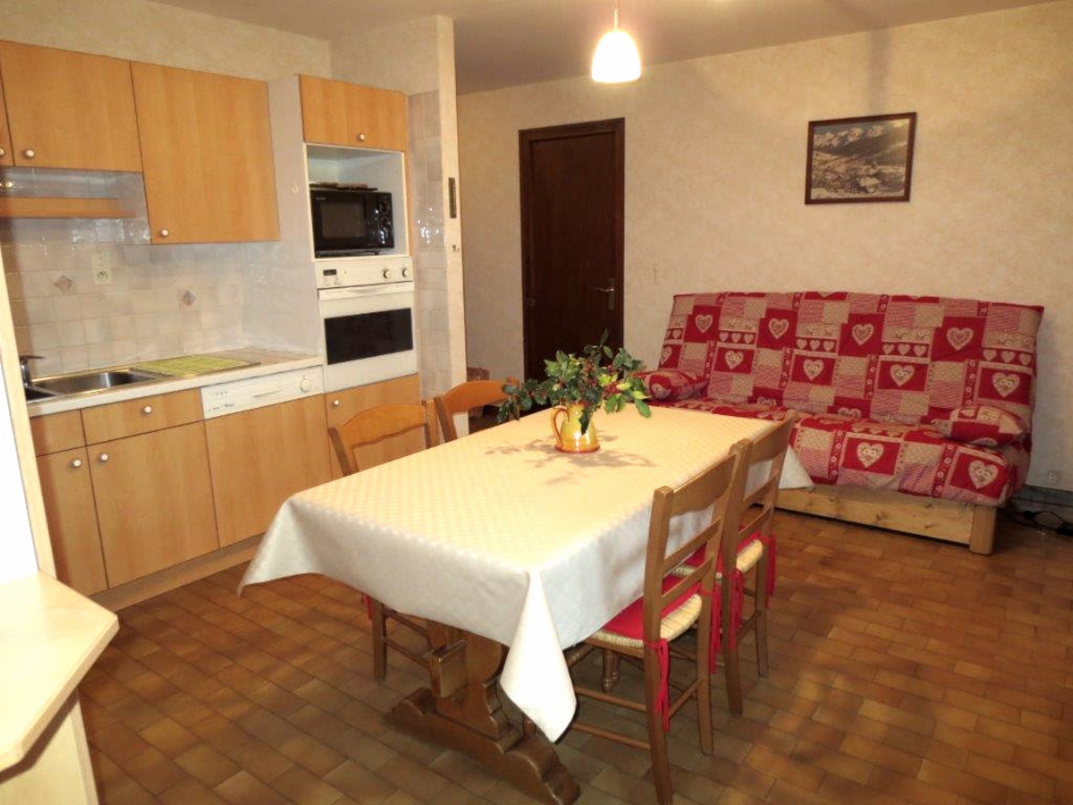Séjour avec canapé, salle à manger et cuisine/Living room with a sofa, dining room and kitchen-Makalu-Le Grand-Bornand