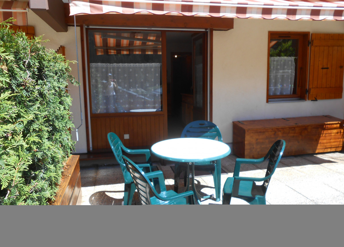 Terrasse avce salon de jardin/Patio with garden furniture-Cornillon C n°3-Le Grand-Bornand