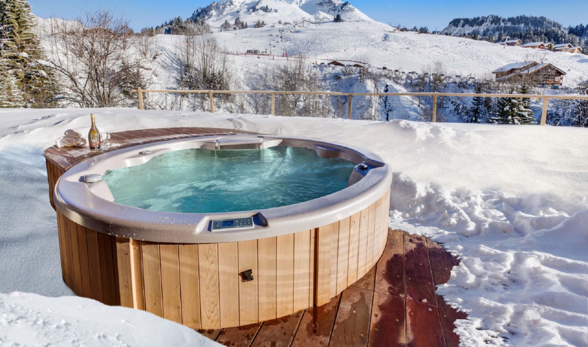 Jacuzzi - © SARL Les Congères Jacuzzi