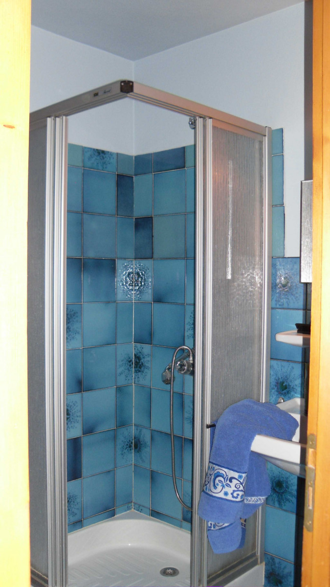 Salle de bain avec douche/Bathroom with a shower-Bel Alp 2-Le Grand-Bornand Salle de bain avec douche/Bathroom with a shower-Bel Alp 2-Le Grand-Bornand