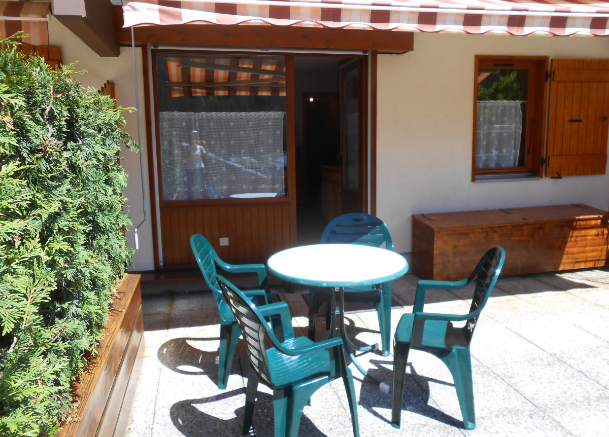 Terrasse avce salon de jardin/Patio with garden furniture-Cornillon C n°3-Le Grand-Bornand Terrasse avce salon de jardin/Patio with garden furniture-Cornillon C n°3-Le Grand-Bornand