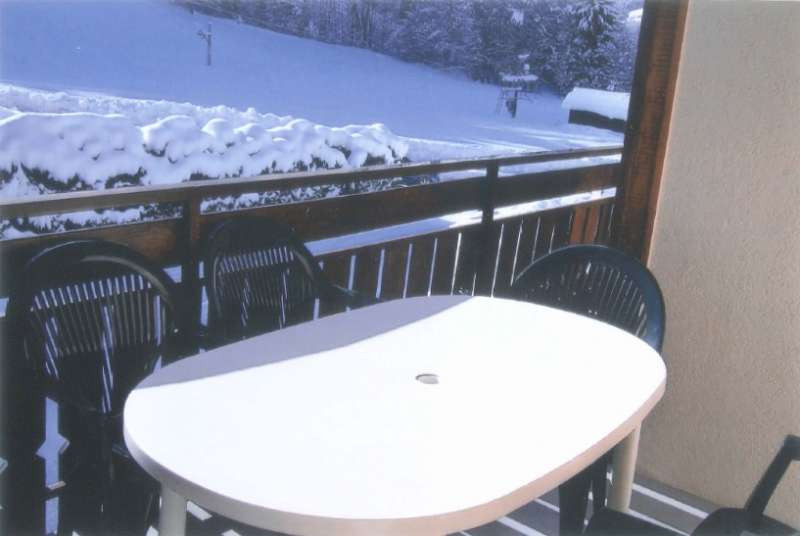 Balcon avec salon de jardin/Balcony with garden furniture-Charvin n°1-Le Grand-Bornand Balcon avec salon de jardin/Balcony with garden furniture-Charvin n°1-Le Grand-Bornand