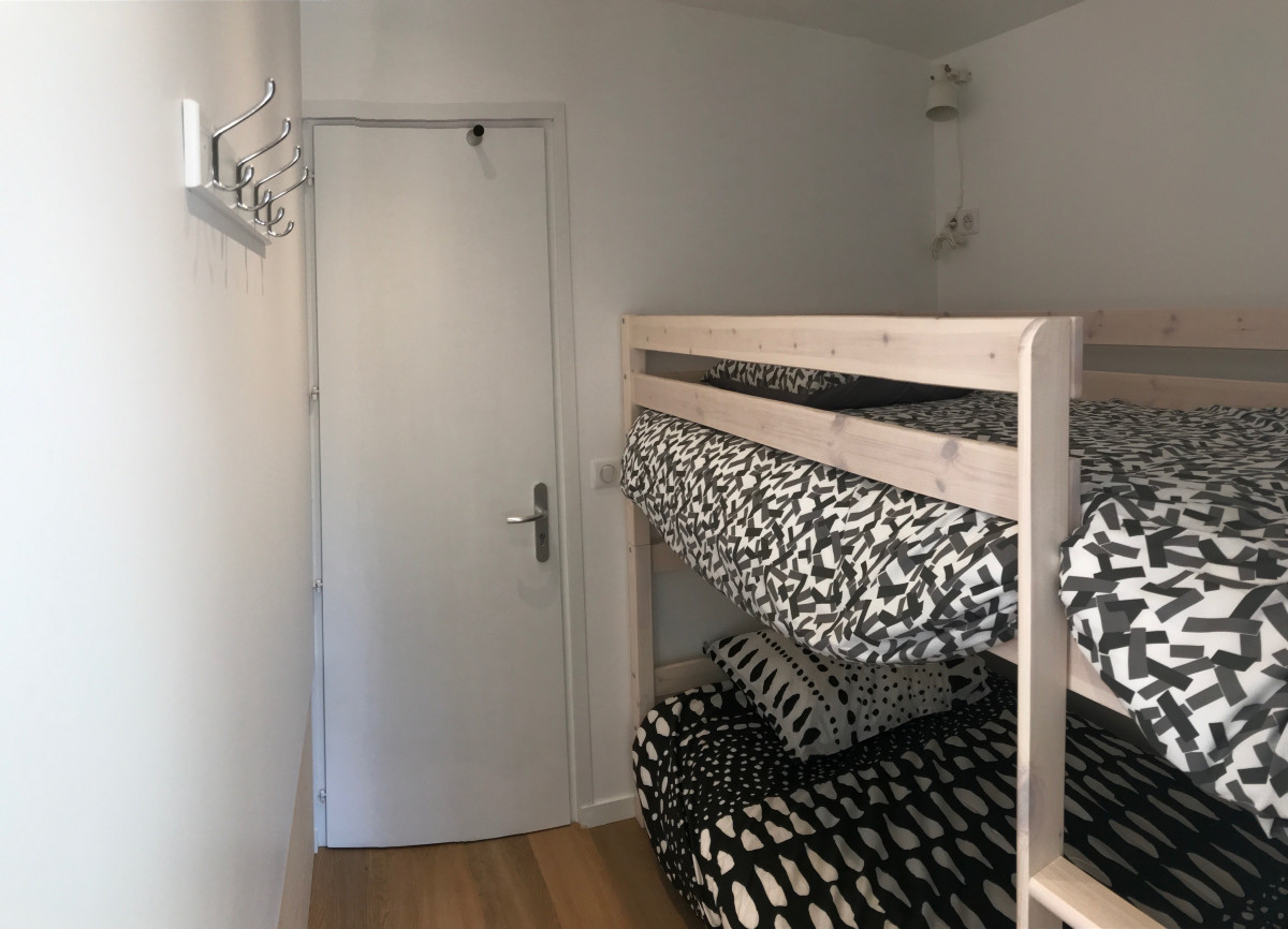 Entrée et lits superposés/ Entrance and beds - Sonnerat - Le Grand-Bornand Entrée et lits superposés/ Entrance and beds - Sonnerat - Le Grand-Bornand