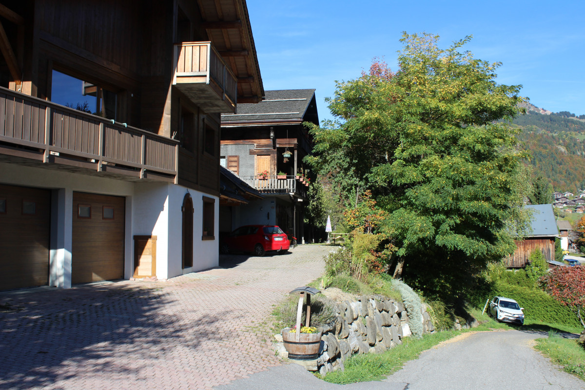 Entrée chalet été / Entrance of the chalet  - Lou R'Bat Pays (Aravis) - Le Grand-Bornand