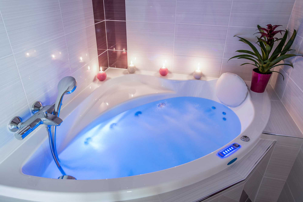 Salle de bain avec baignoire/Bathroom with a bath-Androsace n°2-Le Grand-Bornand