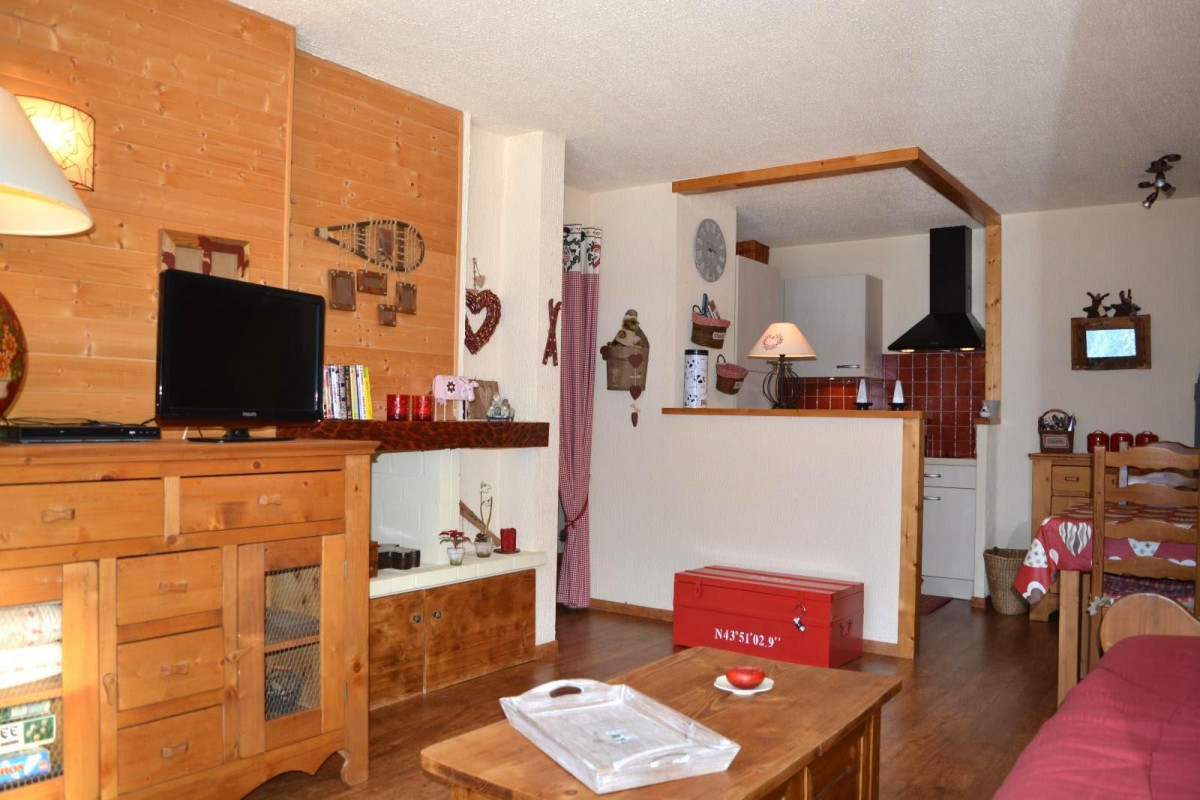 coin-salon-4654191 coin-salon-4654191