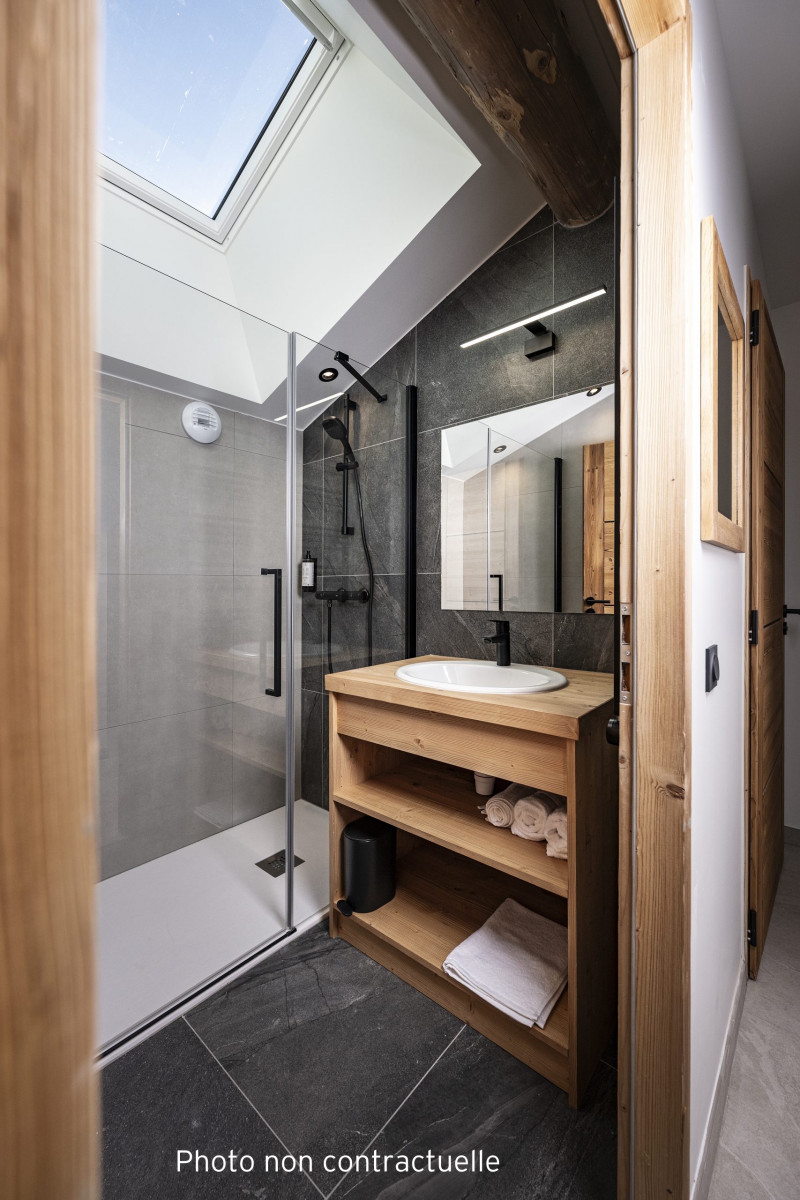 t3-e02-sdb-scaled-5005655