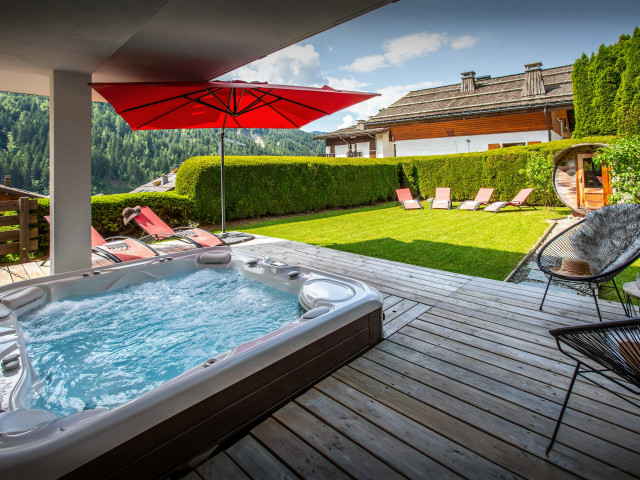 Chalet Alyssum - © OVO Network Chalet Alyssum
