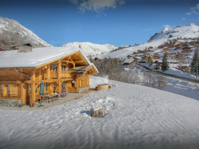 Chalet Tolar - © OVO Network Chalet Tolar