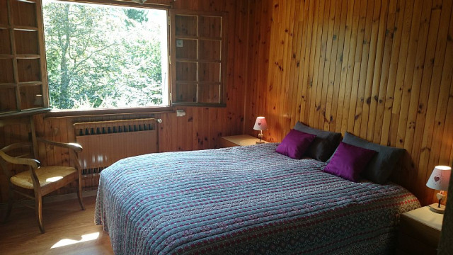 Chambre avce lit double/Bedroom with a double bed-Chalet Ogegor-Le Grand-Bornand Chambre avce lit double/Bedroom with a double bed-Chalet Ogegor-Le Grand-Bornand