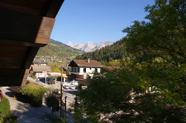 Vue depuis l'apaprtement été/View from the apartment summer-Raverettes-Le Grand-Bornand Vue depuis l'apaprtement été/View from the apartment summer-Raverettes-Le Grand-Bornand