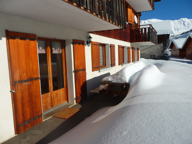 Entrée de la résidence hiver/Entrance of the residence winter-Fleur des Alpes n°5-Le Grand-Bornand Entrée de la résidence hiver/Entrance of the residence winter-Fleur des Alpes n°5-Le Grand-Bornand