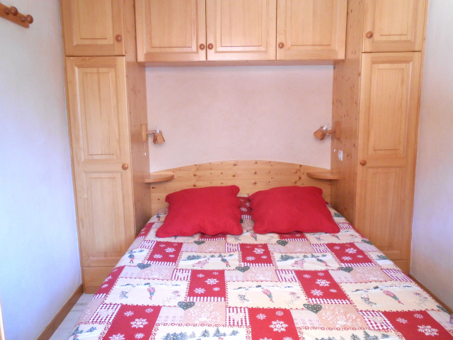 Chambre avec lit double/Bedroom with a double bed-Cornillon C n°3-Le Grand-Bornand Chambre avec lit double/Bedroom with a double bed-Cornillon C n°3-Le Grand-Bornand