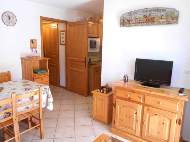 Séjour avec télévision/Living room with a television-Cornillon C n°3-Le Grand-Bornand Séjour avec télévision/Living room with a television-Cornillon C n°3-Le Grand-Bornand