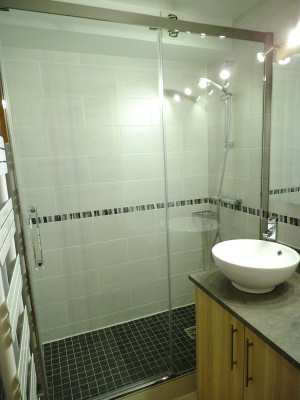 Salle de bain avec douche/Bathroom with a shower-Cornillon C n°3-Le Grand-Bornand Salle de bain avec douche/Bathroom with a shower-Cornillon C n°3-Le Grand-Bornand