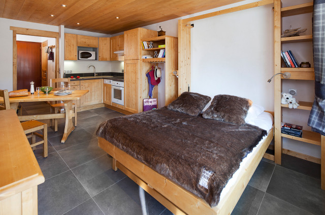 Séjour avec lit double, salle à manger et cuisine/Living room with a double bed, dining room and kitchen-Forclaz C n°32-Le Grand-Bornand Séjour avec lit double, salle à manger et cuisine/Living room with a double bed, dining room and kitchen-Forclaz C n°32-Le Grand-Bornand