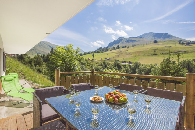 Terrasse avec salon de jardin été/Patio with garden furniture summer-Androsace n°2-Le Grand-Bornand Terrasse avec salon de jardin été/Patio with garden furniture summer-Androsace n°2-Le Grand-Bornand