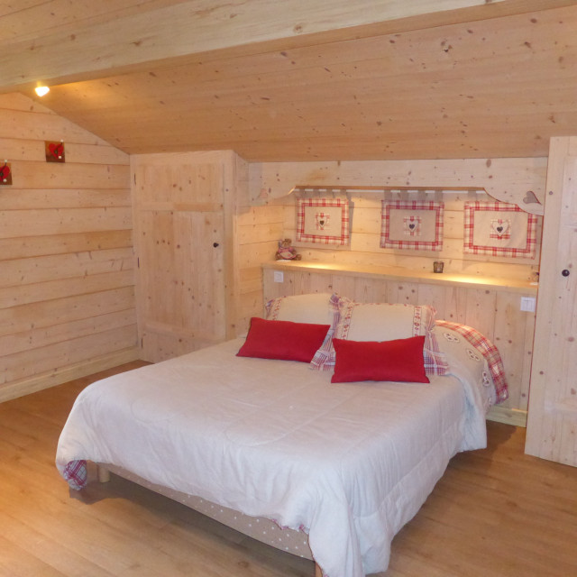 Chambre avec lit double/Bedroom with a double bed-Clé des champs (Les Gentianes)-Le Grand-Bornand Chambre avec lit double/Bedroom with a double bed-Clé des champs (Les Gentianes)-Le Grand-Bornand