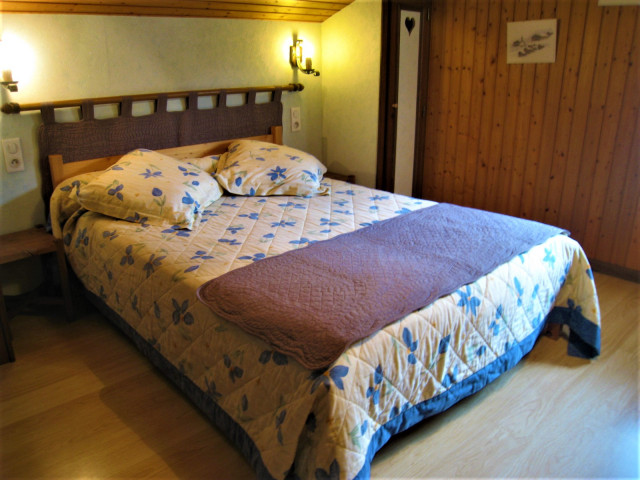 Chambre avec lit double/Bedroom with a double bed-Bris'orage-Le Grand-Bornand Chambre avec lit double/Bedroom with a double bed-Bris'orage-Le Grand-Bornand