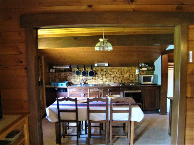 Salle à manger et cuisine/Dining room and kitchen-Bris'orage-Le Grand-Bornand Salle à manger et cuisine/Dining room and kitchen-Bris'orage-Le Grand-Bornand