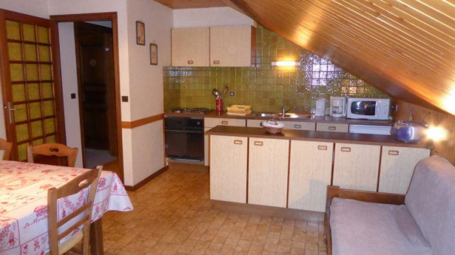 Vieux Noyer (Sorbier) - © Angelloz Nicoud Yannick Vieux Noyer (Sorbier)