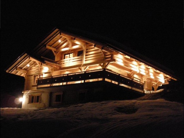 exterieur nuit chalet de mano 7 pieces 15 personnes au village grand bornand