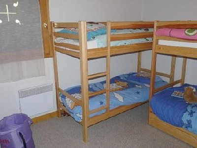 chambre-4-lits-1696355 chambre-4-lits-1696355