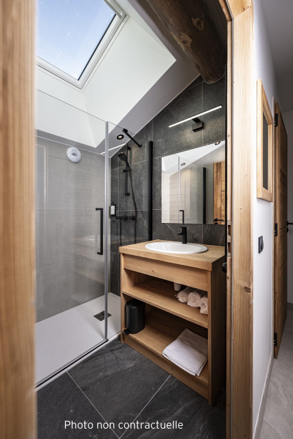 t3-e02-sdb-scaled-5005655