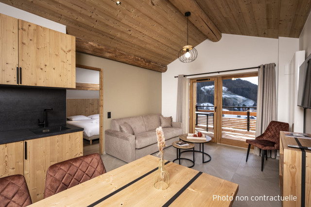 t3-salon-e01-2-scaled-5005656